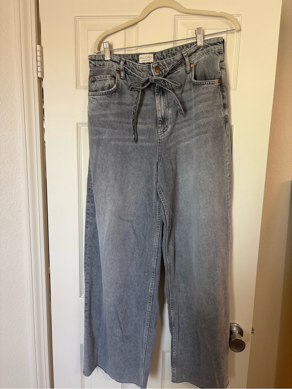 Pilcro Wide-Leg High Rise Jeans in Washed Gray- Size 29 - Picture 3 of 4